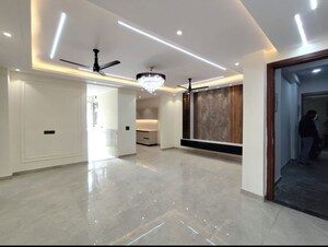 Room in 3 BHK Builder Floor at Vasant Kunj – for Sale