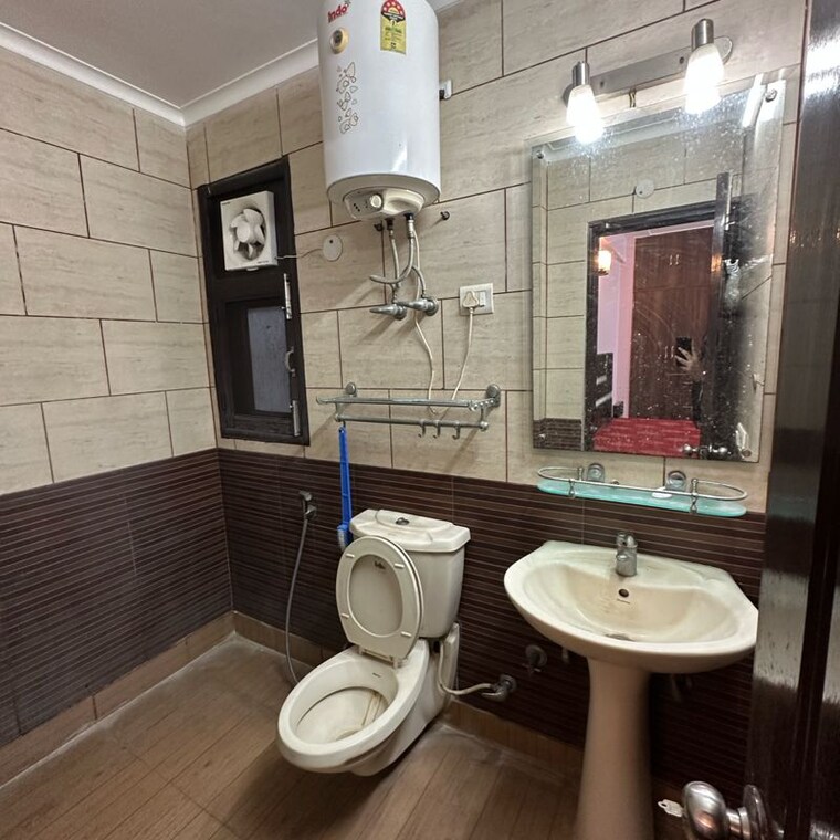 Bathroom, anand-niketan-cghs 4 Bedroom 3100 Sq.Ft. Apartment In Sarswati Kunj ii Gurgaon 9832701