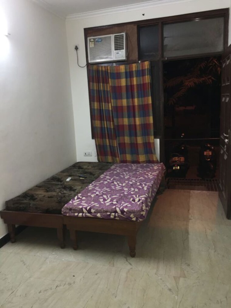 Living Room, new friends colony 4 Bedroom 500 Sq.Yd. Apartment In New Friends Colony Delhi 9832873
