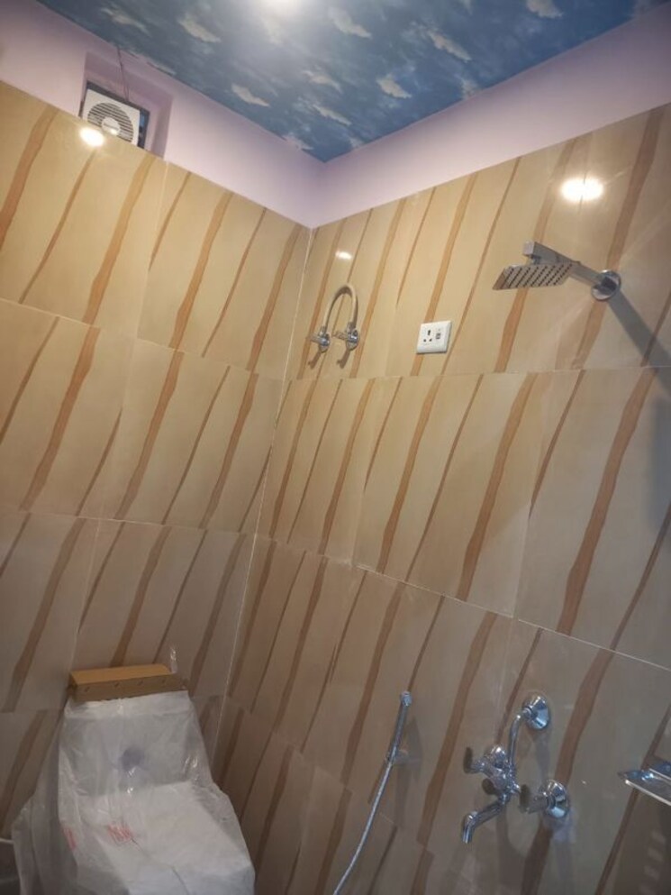 Attached Bathroom, mahagun-mezzaria 3 Bedroom 2500 Sq.Ft. Apartment In Sector 78 Noida 9832886