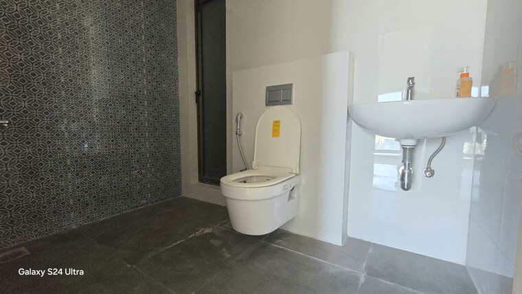 Bathroom, raj-infinia 2 Bedroom 750 Sq.Ft. Apartment In Malad West Mumbai 9832891