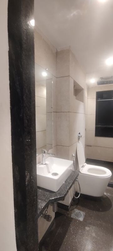 Bathroom in 3 BHK Apartment at Ufasa Fortune Star, Byculla – for Rent