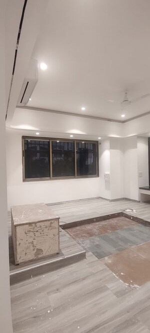 Room in 3 BHK Apartment at Ufasa Fortune Star, Byculla – for Rent