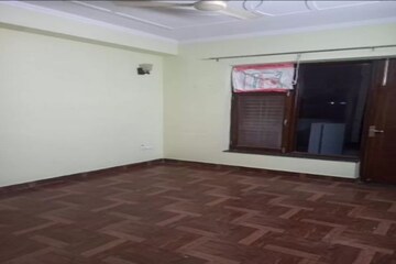 Room in 3 BHK Builder Floor at Sector 23 – for Sale