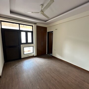 Room in 4 BHK Apartment at Anand Niketan CGHS, Sarswati Kunj ii – for Rent