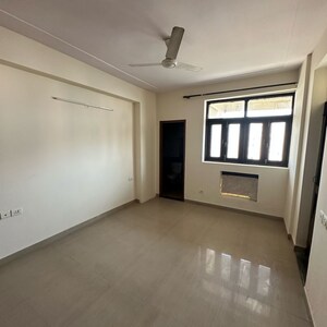 Room in 4 BHK Apartment at Anand Niketan CGHS, Sarswati Kunj ii – for Rent