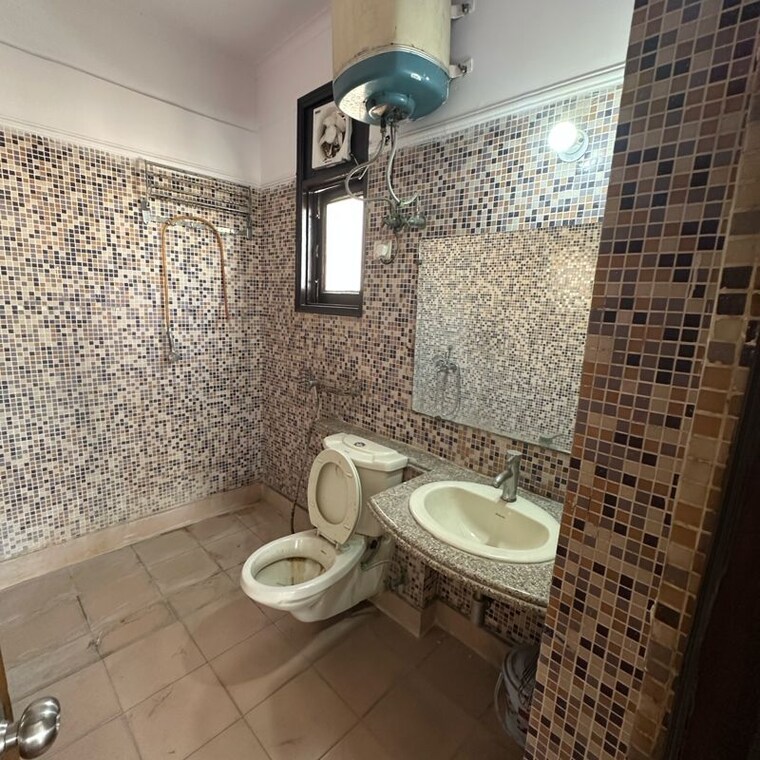 Bathroom, anand-niketan-cghs 4 Bedroom 3100 Sq.Ft. Apartment In Sarswati Kunj ii Gurgaon 9832918