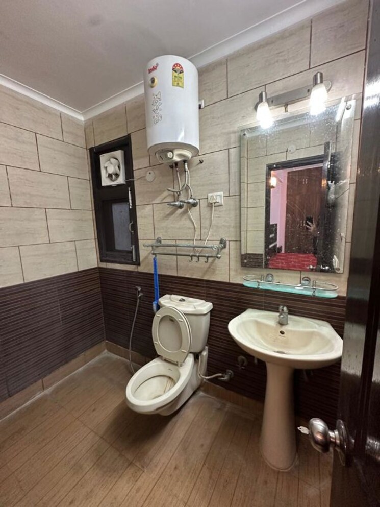 Bathroom, anand-niketan-cghs 4 Bedroom 3100 Sq.Ft. Apartment In Sector 52 Gurgaon 9832942