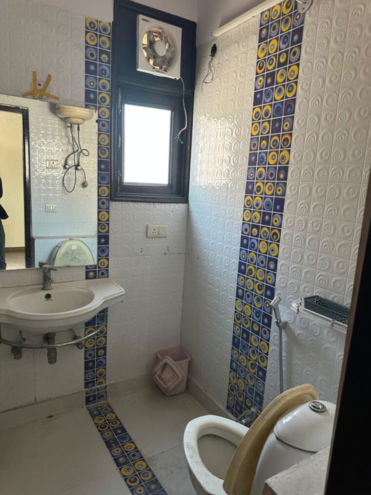 Bathroom, anand-niketan-cghs 4 Bedroom 3100 Sq.Ft. Apartment In Sector 52 Gurgaon 9832942