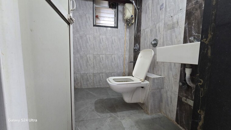 Bathroom, lotus-lotus-link-square 2 Bedroom 945 Sq.Ft. Apartment In Malad West Mumbai 9829441