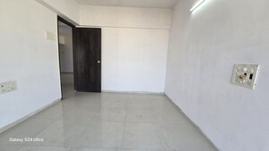 Room in 2 BHK Apartment at Lotus Lotus Link Square, Malad West – for Rent