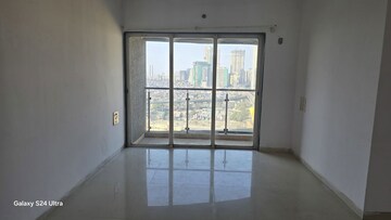 Room in 2 BHK Apartment at Lotus Lotus Link Square, Malad West – for Rent