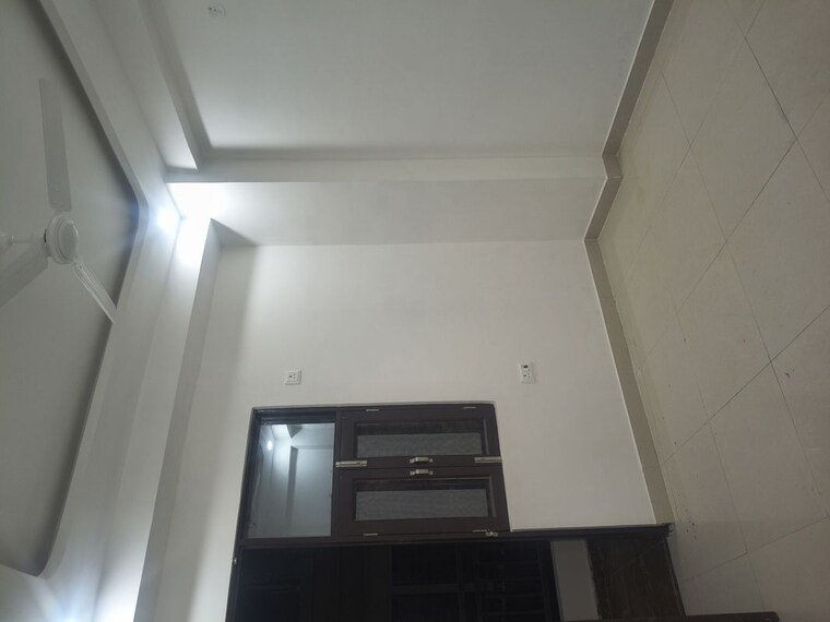 undefined, sector 73 3 Bedroom 1450 Sq.Ft. Builder Floor In Sector 73 Noida 9833070