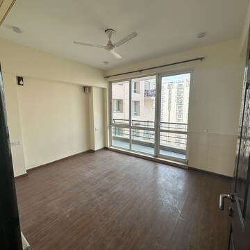 Room in 3.5 BHK Apartment at Unitech Espace Nirvana Country, Nirvana Country – for Rent