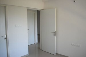 Room in 3 BHK Apartment at Godrej Greens, Undri – for Rent