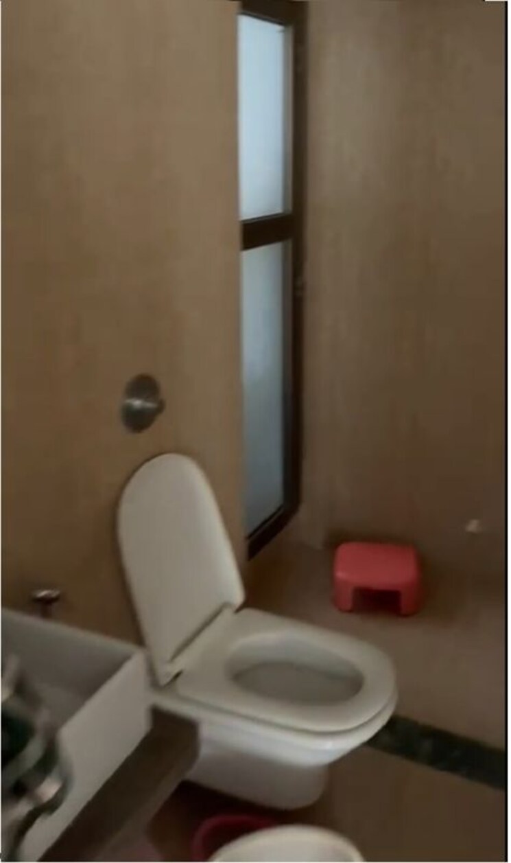 Bathroom, lodha-casa-royale-grande 2 Bedroom 800 Sq.Ft. Apartment In Majiwada Thane 9833081