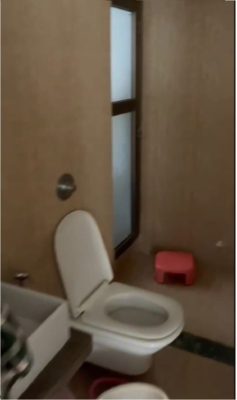 Bathroom, lodha-casa-royale-grande 2 Bedroom 800 Sq.Ft. Apartment In Majiwada Thane 9833081