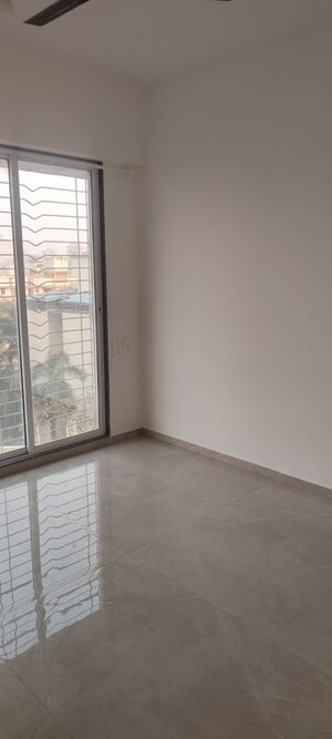 Room in 2 BHK Apartment at Konark Zen Gardens, Kandivali West – for Rent