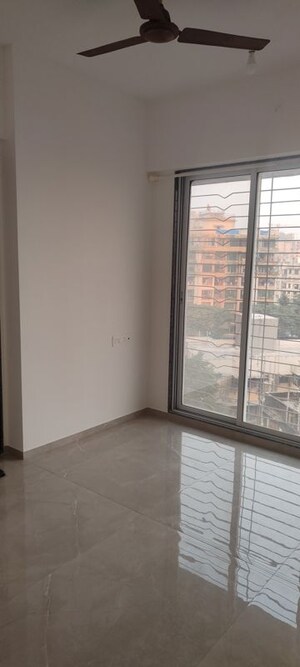 Room in 2 BHK Apartment at Konark Zen Gardens, Kandivali West – for Rent