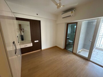 Room in 4 BHK Apartment at Godrej Woods Evergreen, Sector 43 – for Rent