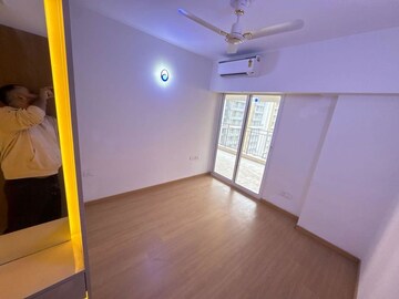 Room in 4 BHK Apartment at Godrej Woods Evergreen, Sector 43 – for Rent