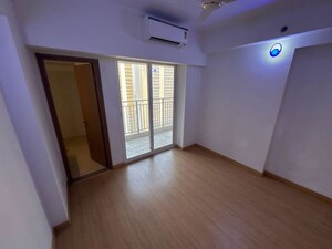 Room in 4 BHK Apartment at Godrej Woods Evergreen, Sector 43 – for Rent