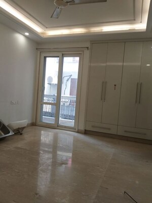 Room in 4 BHK Independent House at Maharani Bagh – for Sale