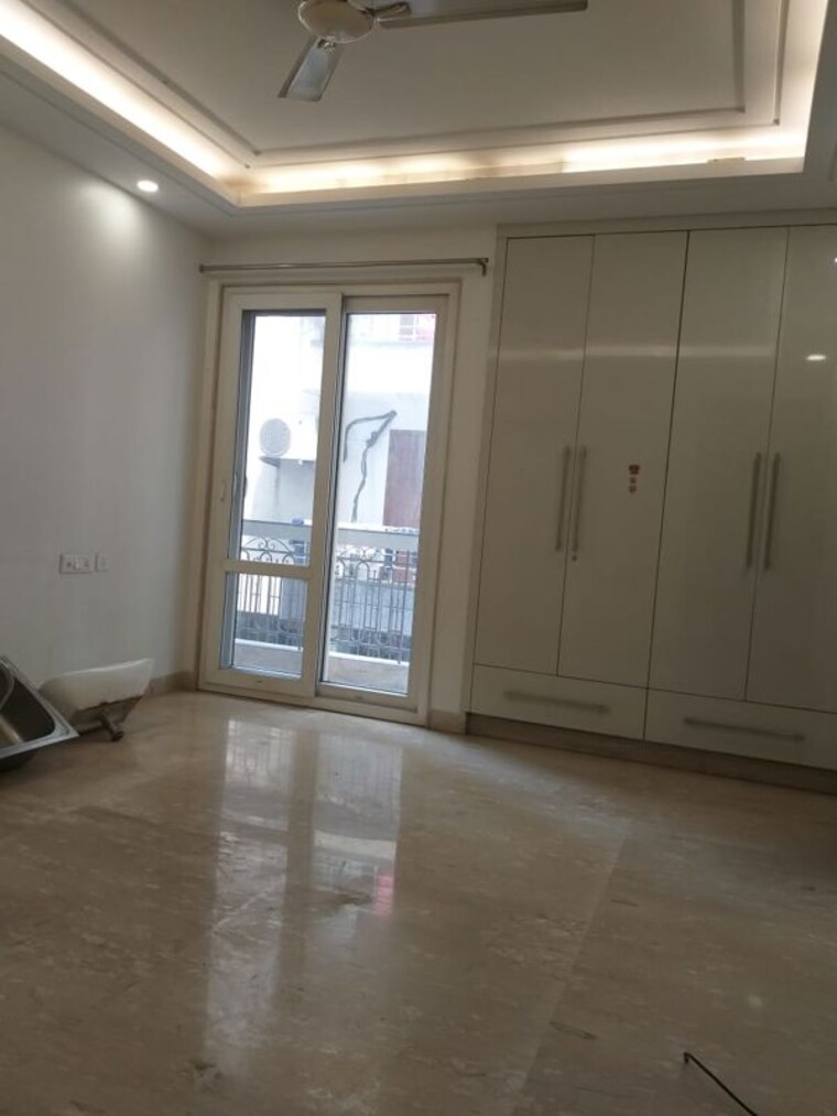 Room, maharani bagh 4 Bedroom 555 Sq.Yd. Independent House In Maharani Bagh Delhi 9833139