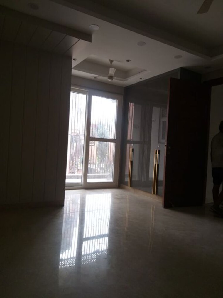 Room, maharani bagh 4 Bedroom 555 Sq.Yd. Independent House In Maharani Bagh Delhi 9833139