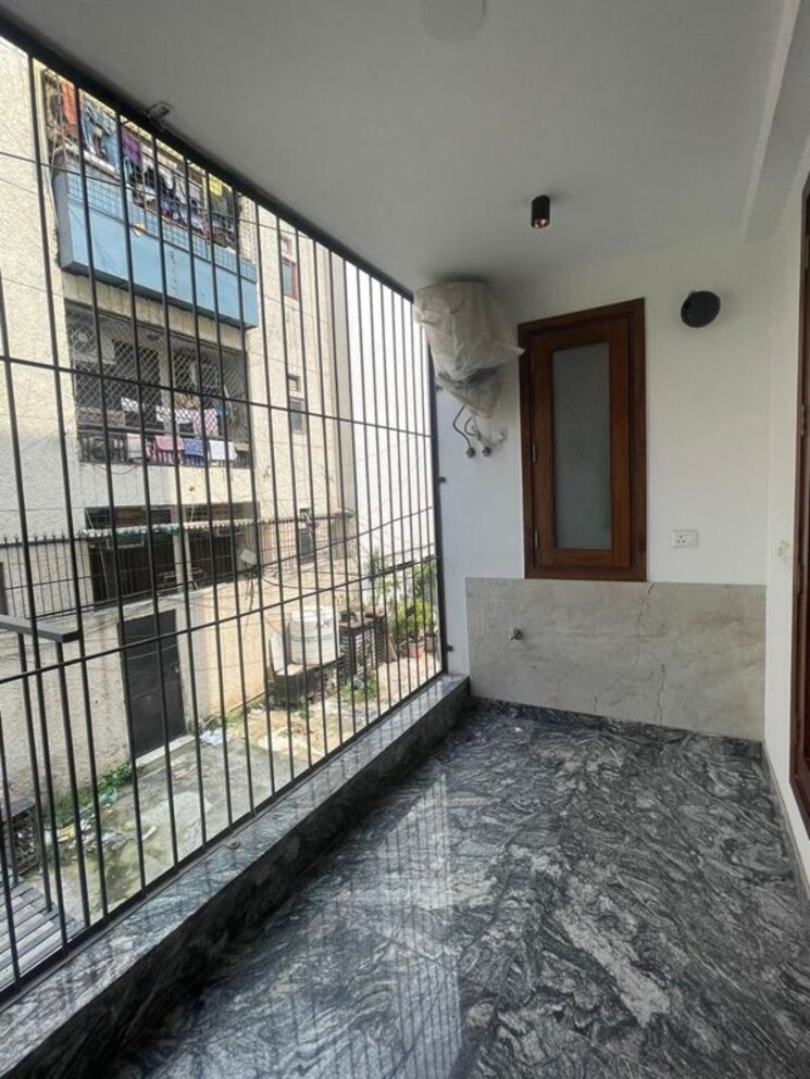 Balcony, defence colony 3 Bedroom 1700 Sq.Ft. Builder Floor In Defence Colony Delhi 9833154