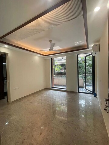 Room in 3 BHK Builder Floor at Defence Colony – for Rent