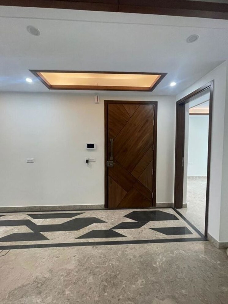 Room, defence colony 3 Bedroom 1700 Sq.Ft. Builder Floor In Defence Colony Delhi 9833154