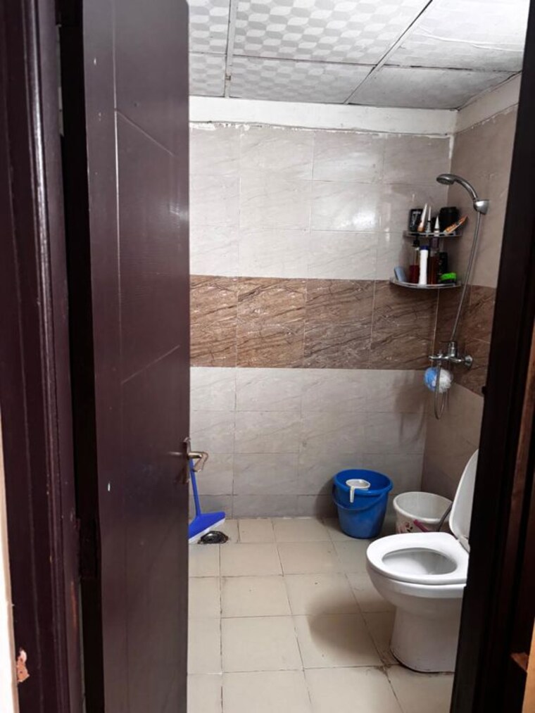 Bathroom, baba-delta-square 1 Bedroom 600 Sq.Ft. Independent House In Delta Ii Greater Noida Greater Noida 9833155