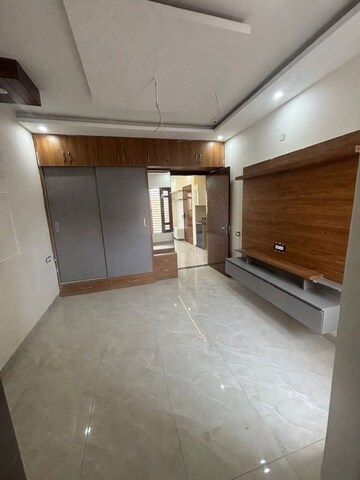Room in 3 BHK Builder Floor at Panchkula Urban Estate – for Rent