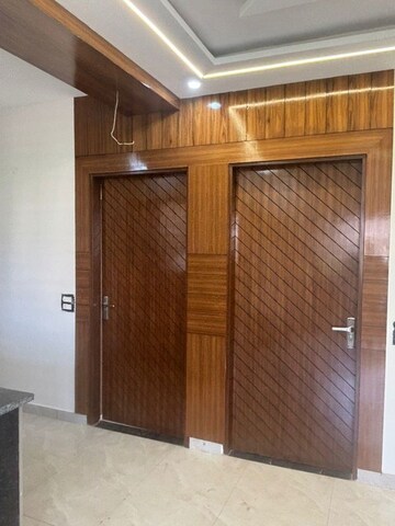 Bedroom in 3 BHK Builder Floor at Panchkula Urban Estate – for Rent