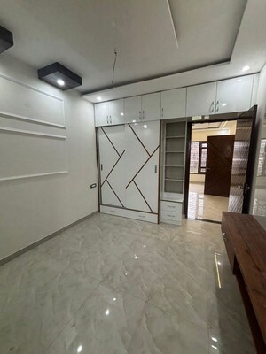 Room in 3 BHK Builder Floor at Panchkula Urban Estate – for Rent