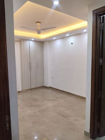 Room in 3 BHK Builder Floor at Ansal Sushant Apartments, Sushant Lok I – for Rent
