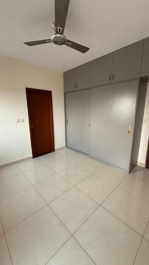 Room in 3 BHK Apartment at Vyalikaval – for Rent