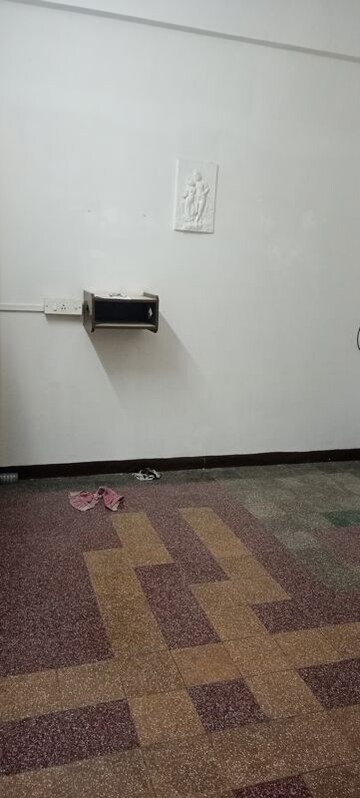 Room in 1 BHK Apartment at Hind Mansion Apartments, Mahim West – for Rent