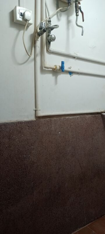 Room in 1 BHK Apartment at Hind Mansion Apartments, Mahim West – for Rent