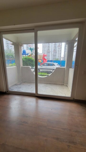 Room in 3 BHK Apartment at Ramprastha City The View, Sector 37d – for Rent