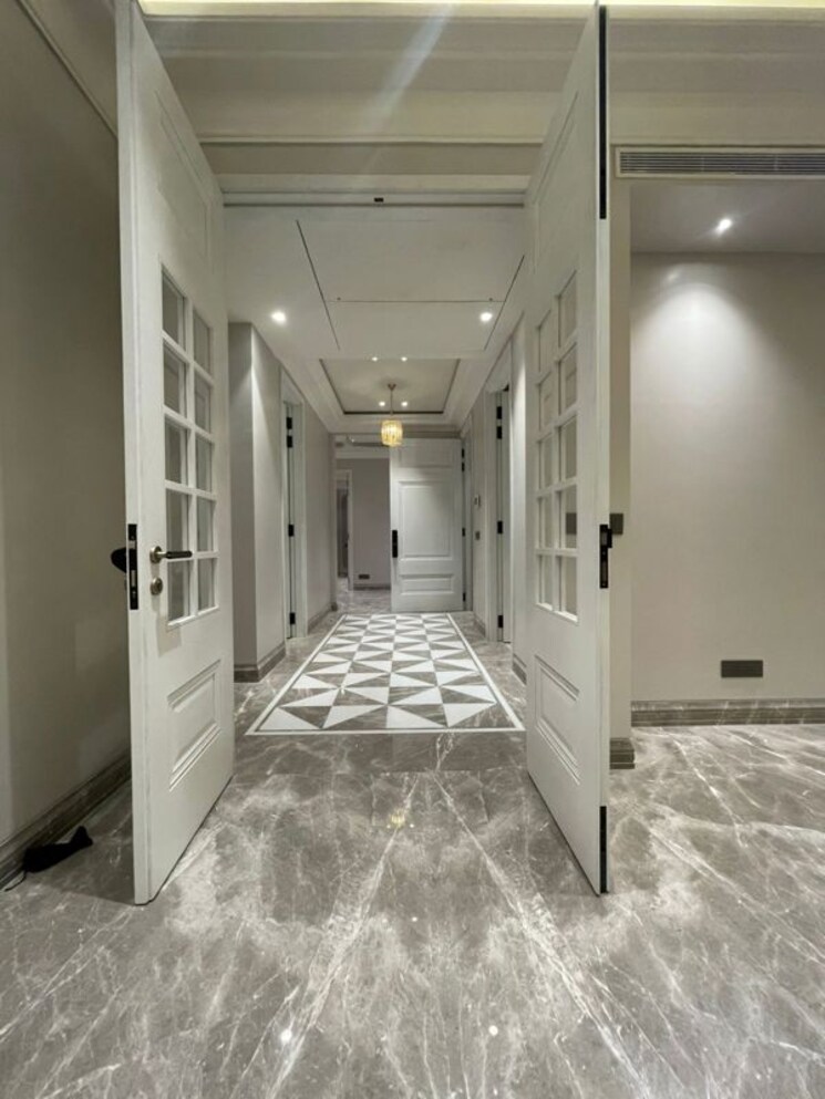 undefined, defence colony 3 Bedroom 325 Sq.Yd. Builder Floor In Defence Colony Delhi 9813346