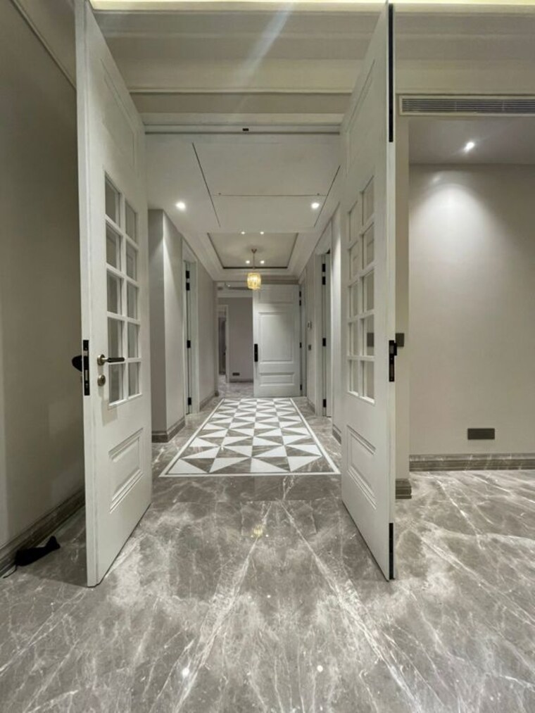 undefined, defence colony 3 Bedroom 325 Sq.Yd. Builder Floor In Defence Colony Delhi 9813346