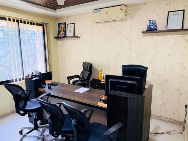 Team Area, fergusson college road Commercial Office Space 1080 Sq.Ft. In Fergusson College Road Pune 9833270
