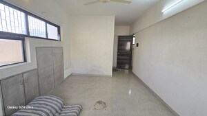 Master Bedroom in 2 BHK Apartment at Malad West – for Rent