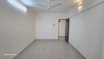 Bedroom in 2 BHK Apartment at Malad West – for Rent