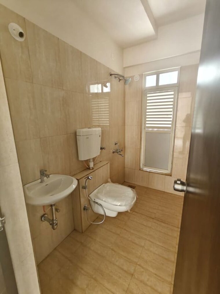 Bathroom, paranjape-gloria-grand 3 Bedroom 1550 Sq.Ft. Apartment In Bavdhan Pune 9833361