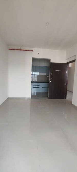 Room in 3 BHK Apartment at Paranjape Gloria Grand, Bavdhan – for Rent