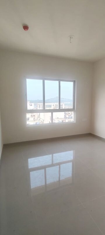 Room in 3 BHK Apartment at Paranjape Gloria Grand, Bavdhan – for Rent