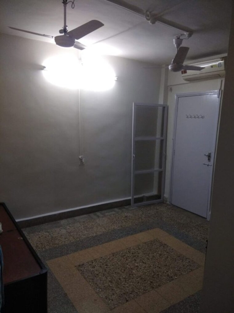 Room, triveni-chs-andheri 1 RK 350 Sq.Ft. Apartment In Andheri West Mumbai 9833364